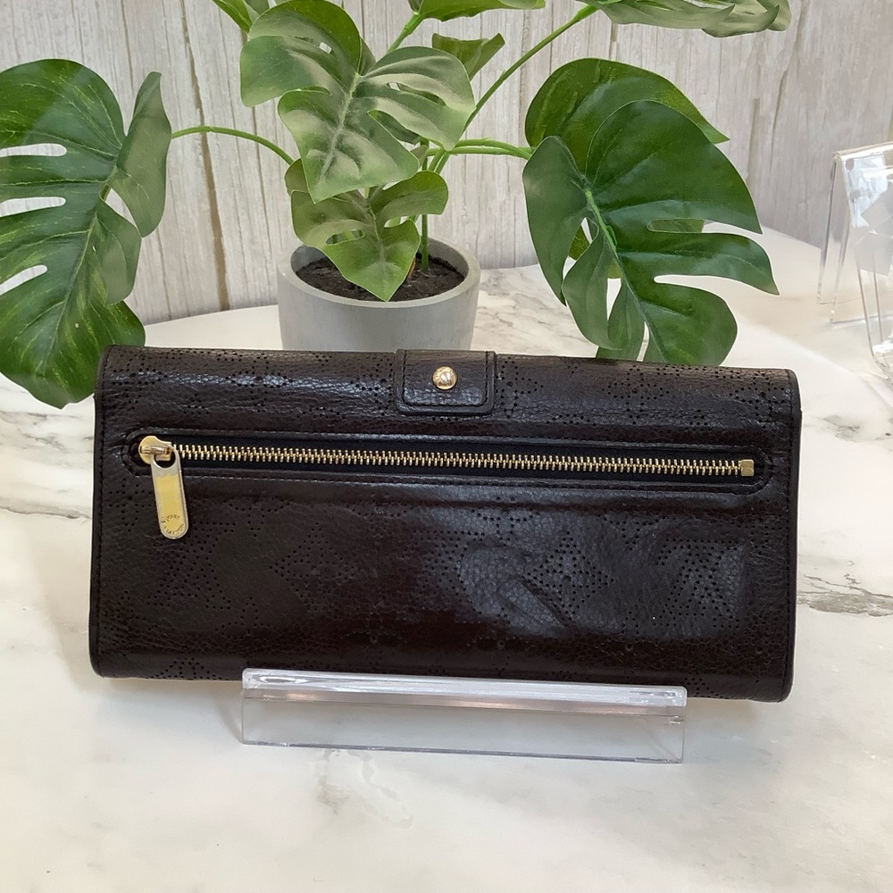 GUC Louis Vuitton Mahina Amelia Long Black Wallet with Gold Hardware - Picture 2 of 7
